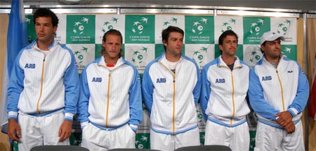 http://cornedbeefhash.files.wordpress.com/2008/02/argentina-uniform-davis-cup.jpg