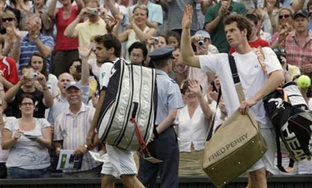 andy murray wimbledon 2010. Andy wears the Fred Perry